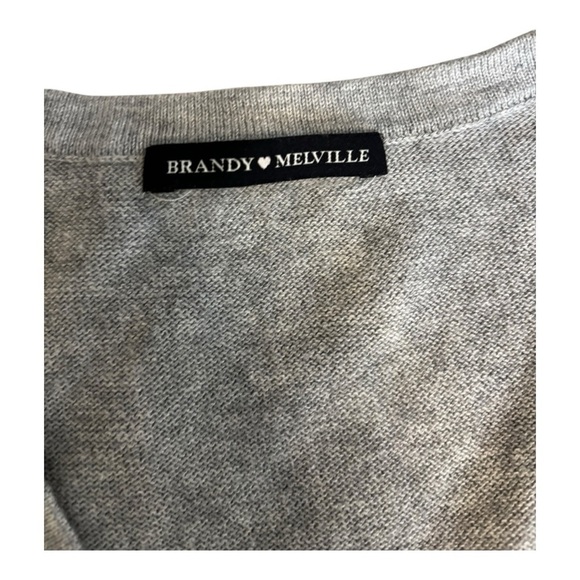 Brandy Melville button up cropped grey cardigan sweater one size - Picture 2 of 6